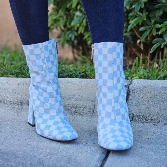 Womens Checkered Print Square Toe Block Heel Bootie - Picture 4 of 6